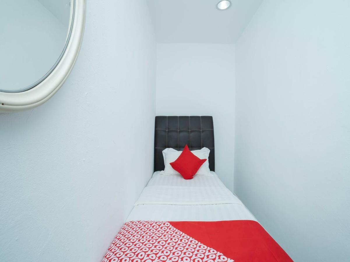 Oyo 988 Malawati Ria Hotel Kuala Selangor Exterior photo