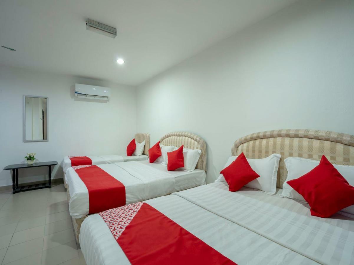 Oyo 988 Malawati Ria Hotel Kuala Selangor Exterior photo