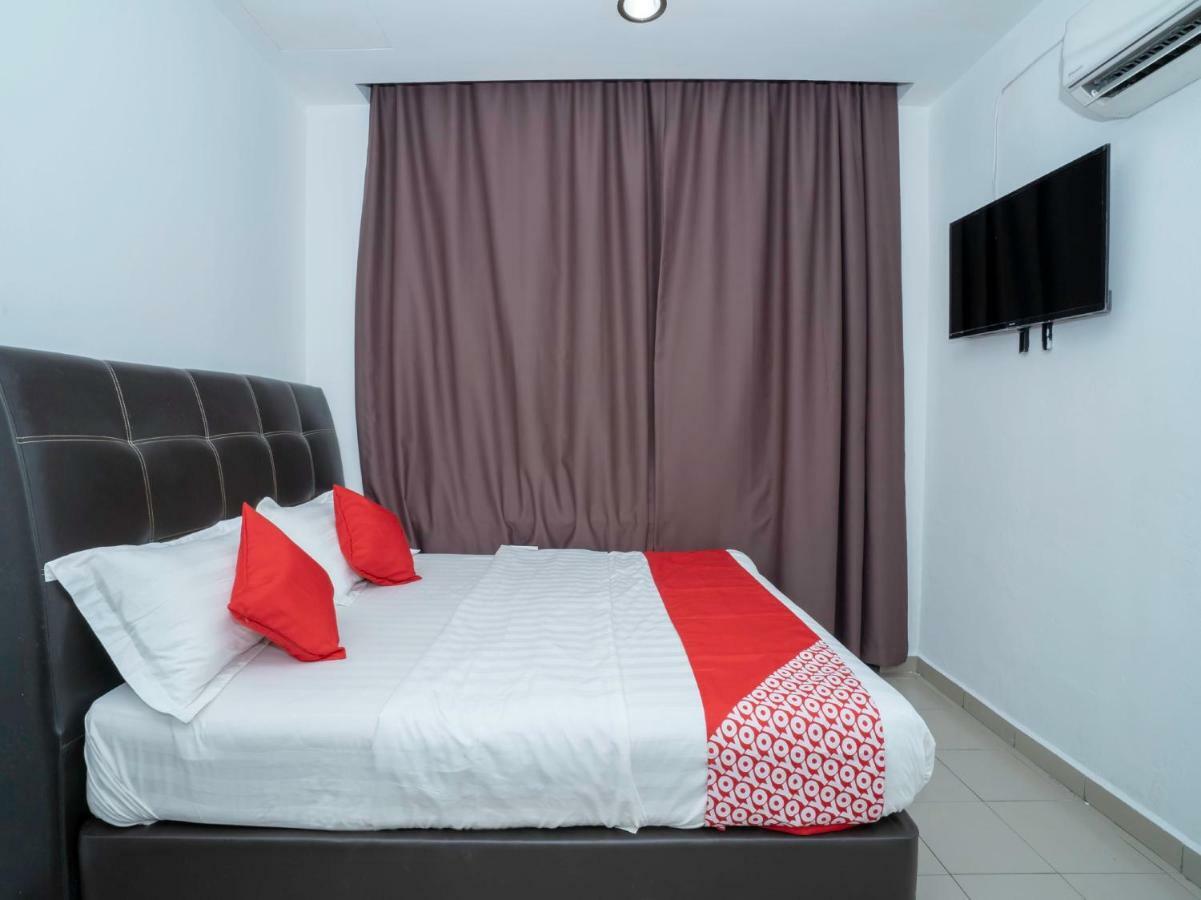 Oyo 988 Malawati Ria Hotel Kuala Selangor Exterior photo