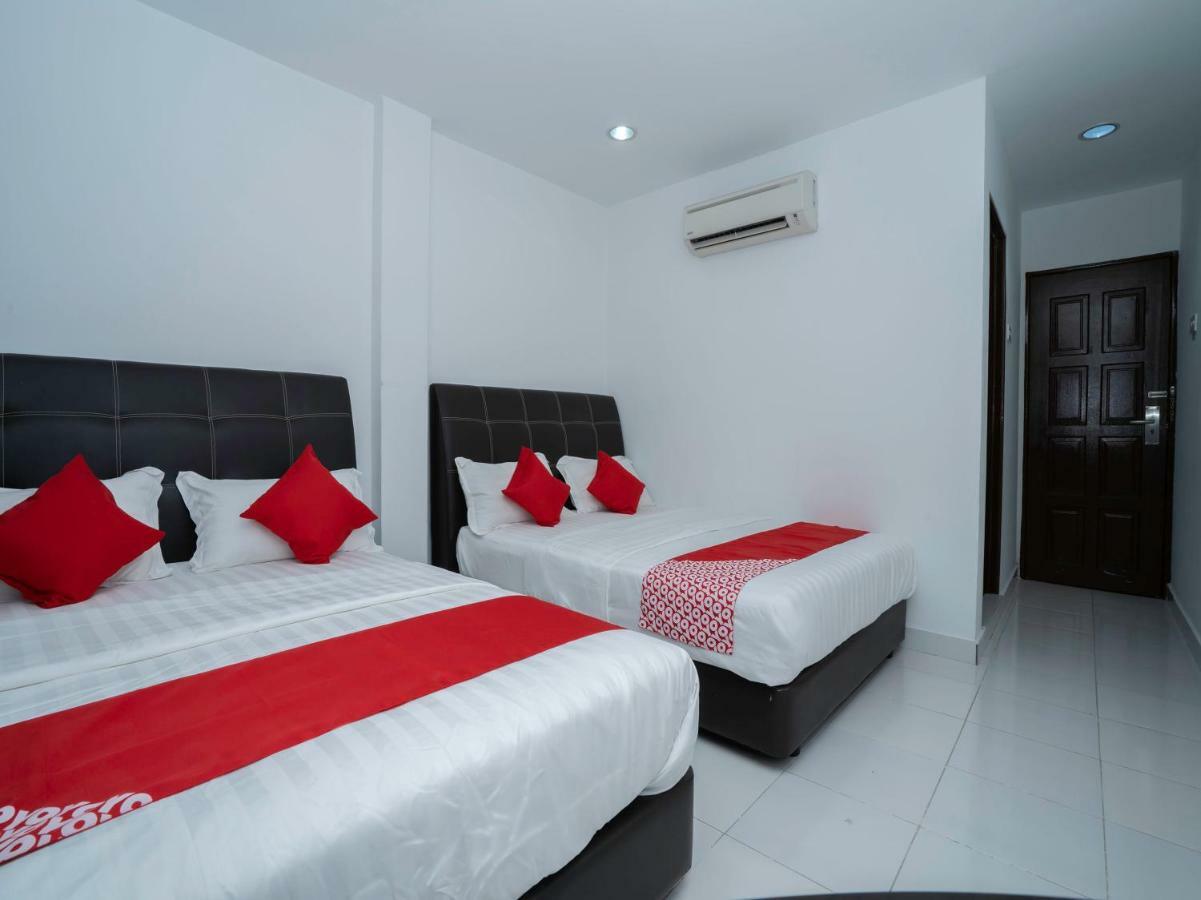 Oyo 988 Malawati Ria Hotel Kuala Selangor Exterior photo