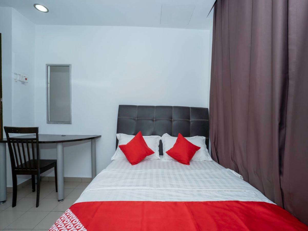 Oyo 988 Malawati Ria Hotel Kuala Selangor Exterior photo